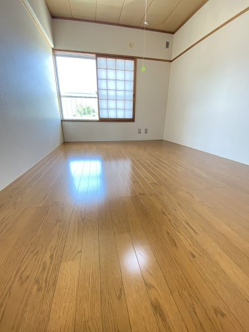 コーポラス豊栄の洋室