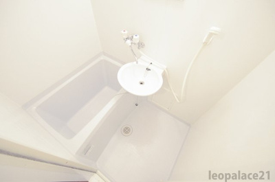 【浴室】 | レオパレスｖａｇｅｎｇａｔａｎ | 設備・仕様は号室により異なる為、現況を優先致します。
