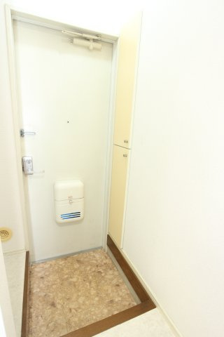 アーシャーハウス Bの玄関