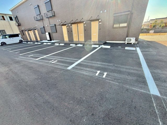 トラミッドヴィラ花田の駐車場