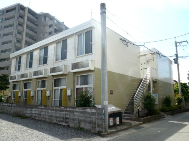 レオパレスプルミエール新屋敷の外観