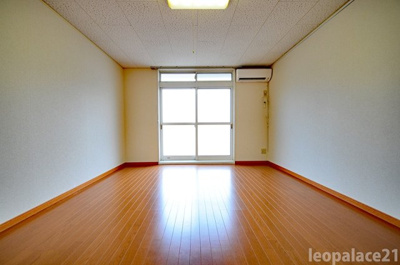 【居間・リビング】 | レオパレス上徳 | 設備・仕様は号室により異なる為、現況を優先致します。