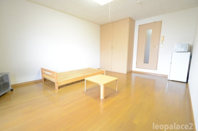 【居間・リビング】 | レオパレス榎Ｓ・Ｈ・Ｙ | 設備・仕様は号室により異なる為、現況を優先致します。