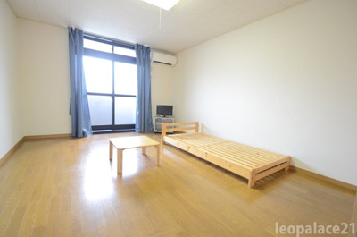 【居間・リビング】 | レオパレス榎Ｓ・Ｈ・Ｙ | 設備・仕様は号室により異なる為、現況を優先致します。