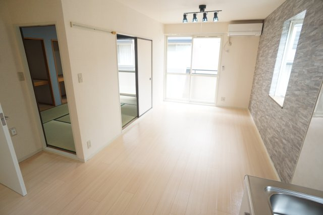 ルミエールＢ棟の居間・リビング