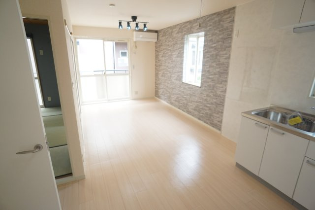 ルミエールＢ棟の居間・リビング