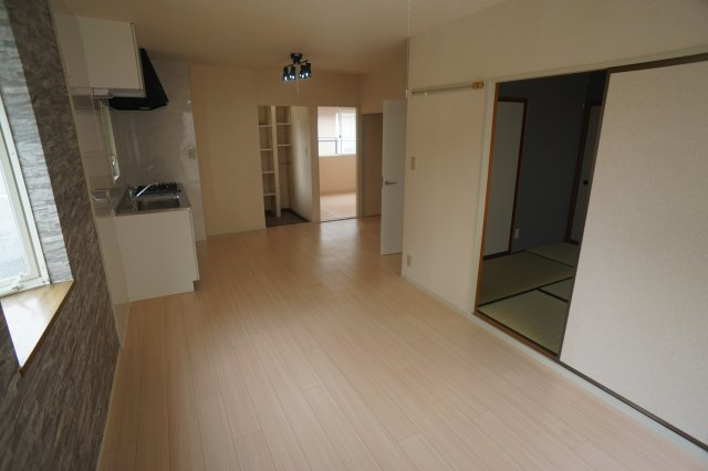 ルミエールＢ棟の居間・リビング