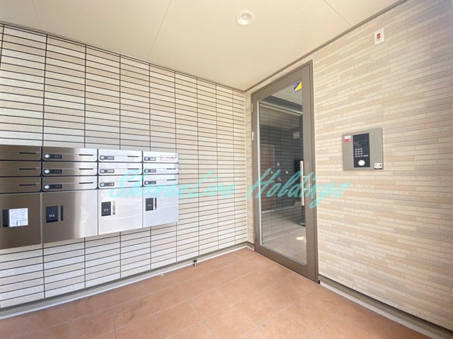 藤沢市湘南台５丁目のアパートのエントランス