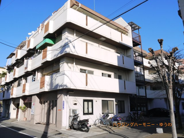 【外観】 | 角一サンハイツ神谷 | 穏やかな風と陽光を導き、プライバシーに配慮された設計プランを採用し、居住性を一段と心地よいものにしています。