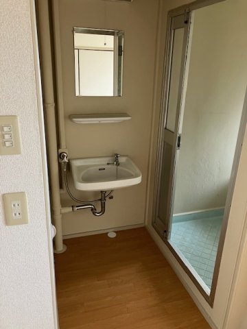 兵庫県公社　播磨本荘1号棟の洗面所|忙しい朝には欠かせない洗面所です