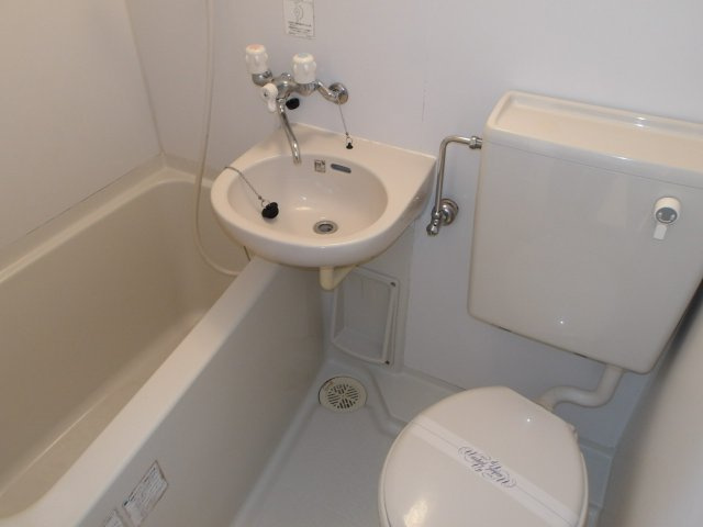 ハイツナナベの浴室