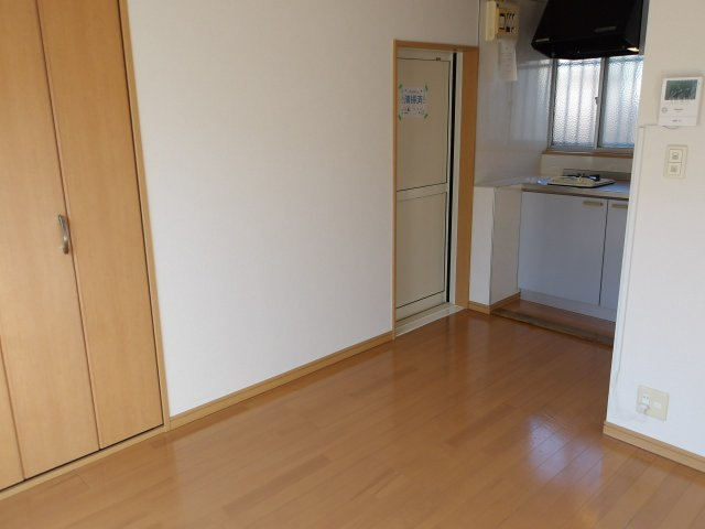 ハイツナナベの居間・リビング