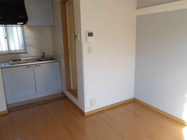 ハイツナナベの洋室