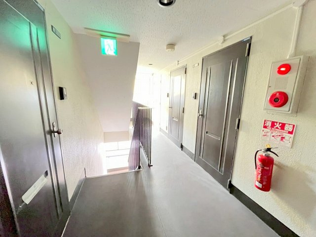 フラワービルのロビー