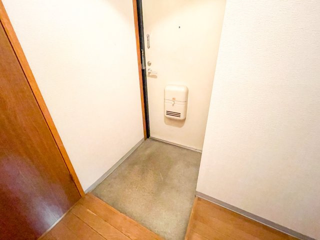 エースハイツひらのの玄関