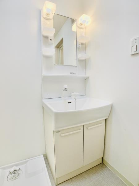 ウイング舟渡の洗面所|スペースが確保できる洗面所です