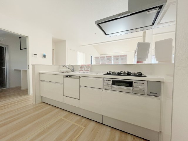 新築戸建・新築建売　福島市吉倉1期　吉井田小学校・岳陽中学校のキッチン|食洗機付きのオープンキッチンは開放感があり料理や片付けも楽しくできそうですね！