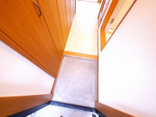 ラ・リビエールの玄関|明るい玄関です