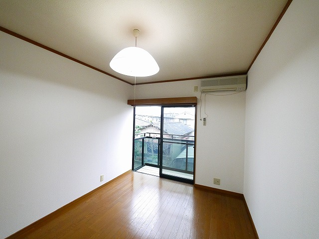 ラ・リビエールの洋室|明るい洋室です