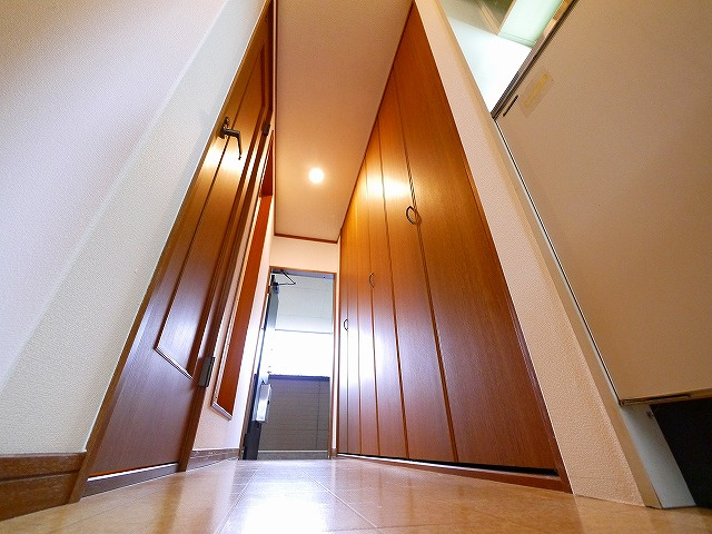 ラ・リビエールの内装|きれいな玄関です