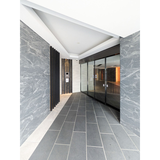 オーパスホームズ川口のエントランス|落ち着いたエントランスです