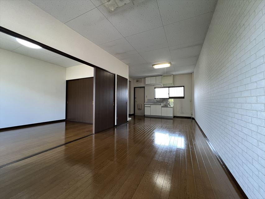 エクセル吉岡Ⅱの居間・リビング|ゆったりとした居間です