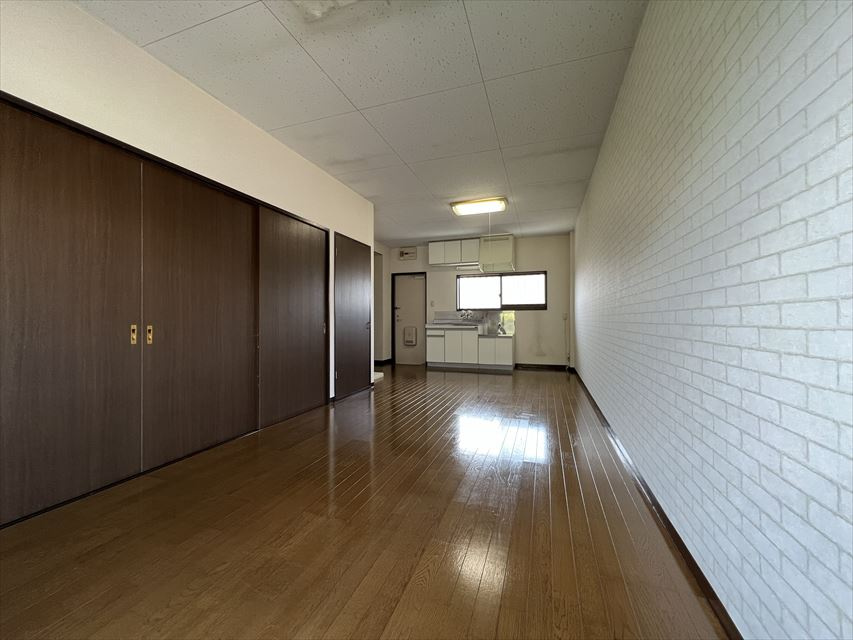 エクセル吉岡Ⅱの居間・リビング|ゆったりとした居間です