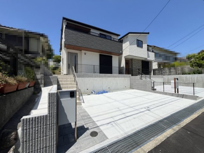 【駐車場】 | 有野台６丁目　新築戸建 | 前面道路も広いので駐車も楽々です。
