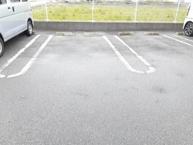 グレイス別所南の駐車場