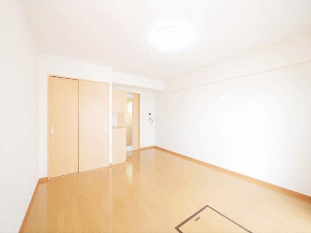 EbyU新大阪の居間・リビング