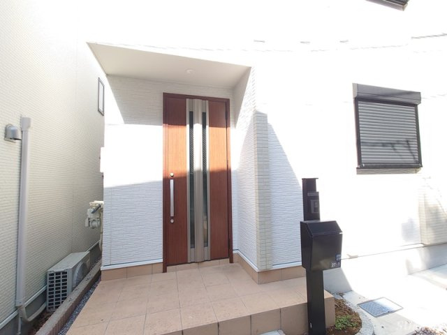赤羽台3丁目戸建てのエントランス|玄関です☆