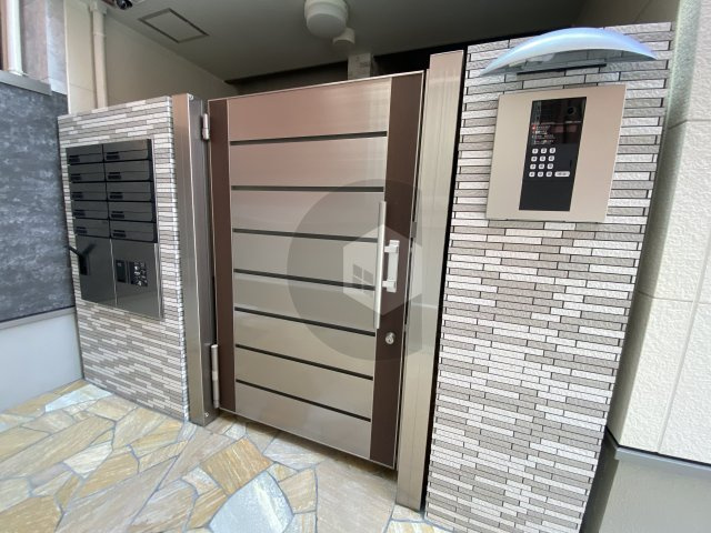 フジパレス八戸ノ里6番館のエントランス