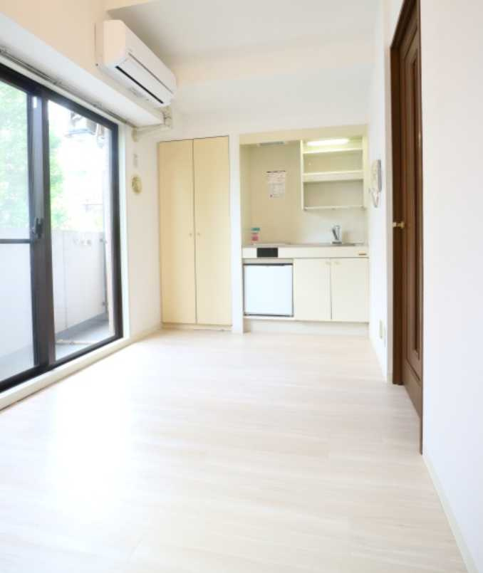 レジデンス三軒茶屋スクエア　オートロック　角部屋　冷蔵庫の居間・リビング