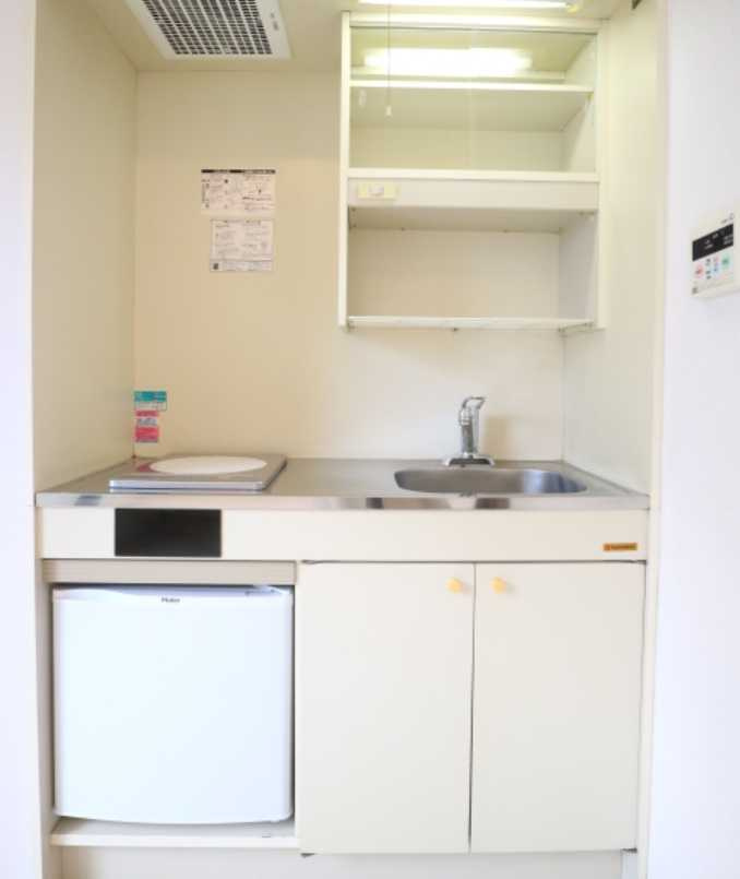 レジデンス三軒茶屋スクエア　オートロック　角部屋　冷蔵庫のキッチン