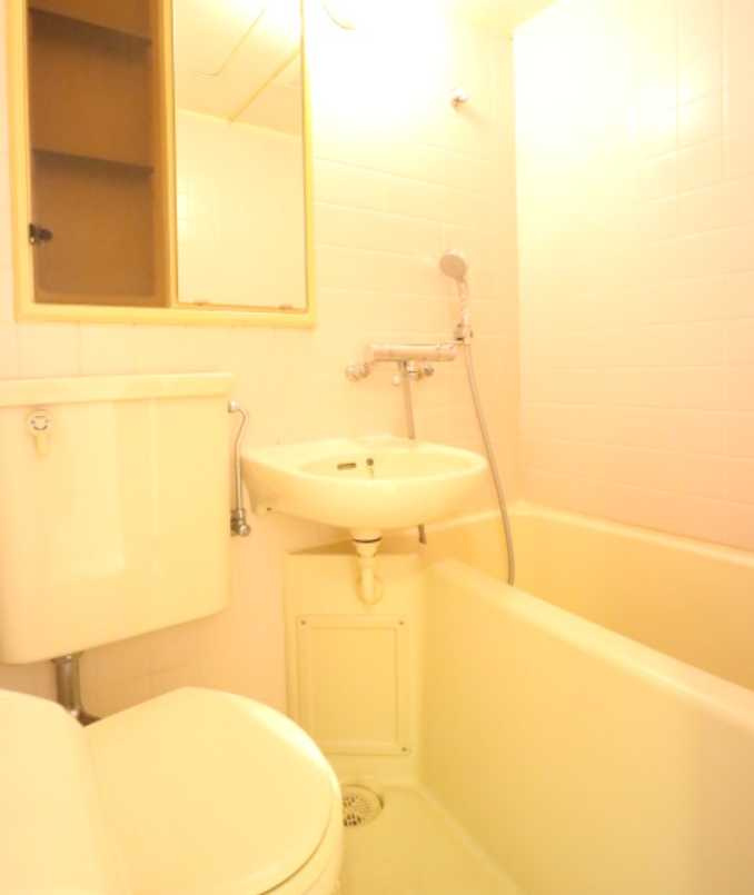 レジデンス三軒茶屋スクエア　オートロック　角部屋　冷蔵庫の浴室