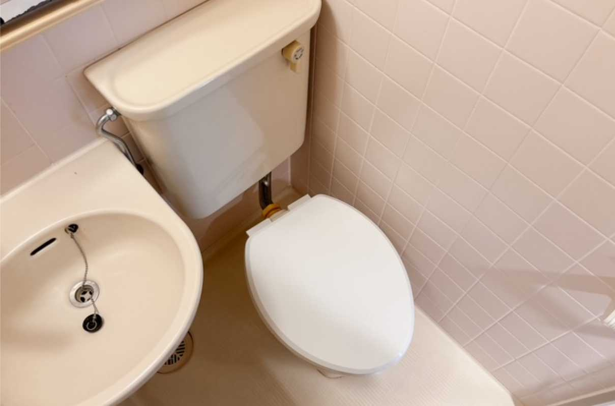 レジデンス三軒茶屋スクエア　オートロック　角部屋　冷蔵庫のトイレ