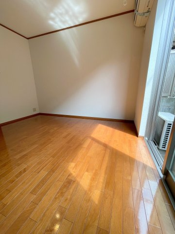 シモンズ北沢の洋室