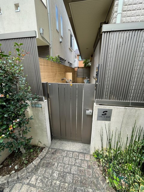 シモンズ北沢のエントランス|エントランス