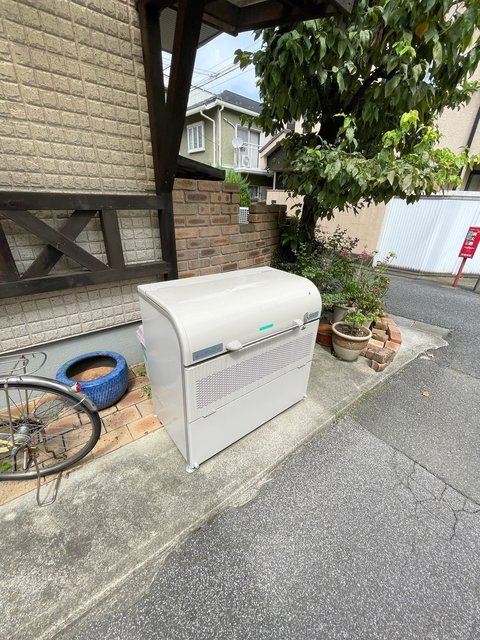 シモンズ北沢のその他共用部分|ゴミストッカー