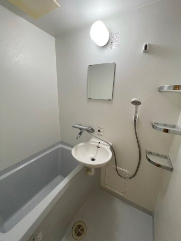 シモンズ北沢の浴室