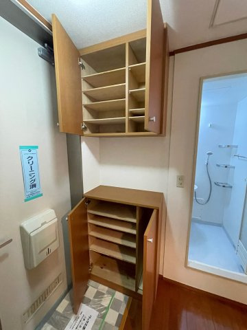 シモンズ北沢の玄関