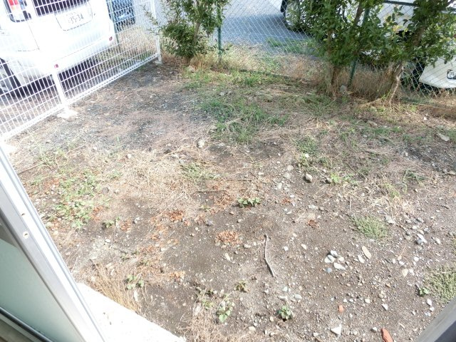 ホワイトハイツの庭|周辺は住宅街なので静かに生活できます