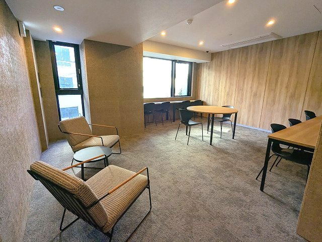 プライムメゾン入谷の設備|2F共用部のラウンジ