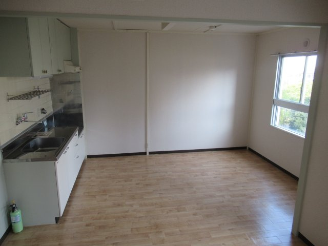 兵庫県公社　芦屋浜高層（高浜）１号棟の居間・リビング|こちらのリビングで趣味の時間をお楽しみください