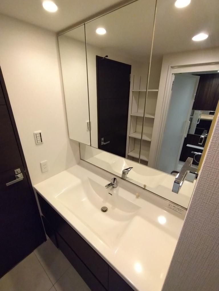 西東京市芝久保町１丁目の中古マンションの独立洗面台