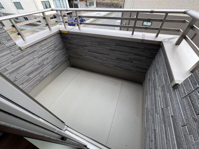筑後市熊野未入居オール電化のバルコニー
