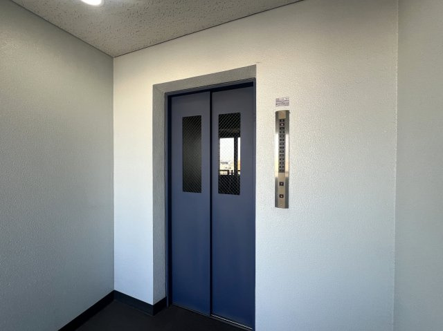 川崎と言えばカルナーザ。名前はライトなカルナーザ。重厚感のある建物はオモナーザ。【リノベ／カルナーザ川崎】のその他共用部分