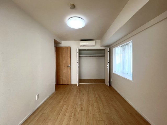 川崎と言えばカルナーザ。名前はライトなカルナーザ。重厚感のある建物はオモナーザ。【リノベ／カルナーザ川崎】の洋室|使い勝手のいい洋室です