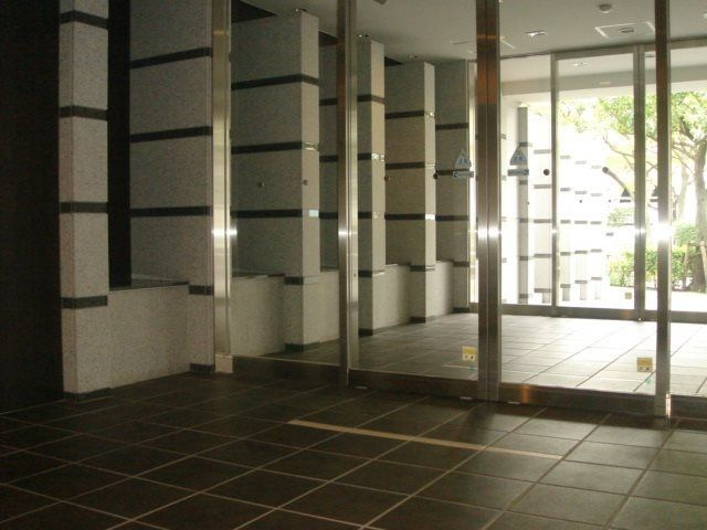 レジディア大井町のエントランス