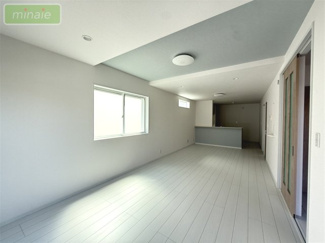 【洋室】 | 小学校4分　中学校9分　食洗機付　駐車2台　習志野台　2号棟 | 明るい洋室です。同タイプ